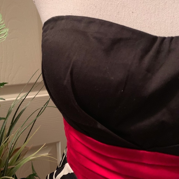 Gorgeous - Picture 3 of 3